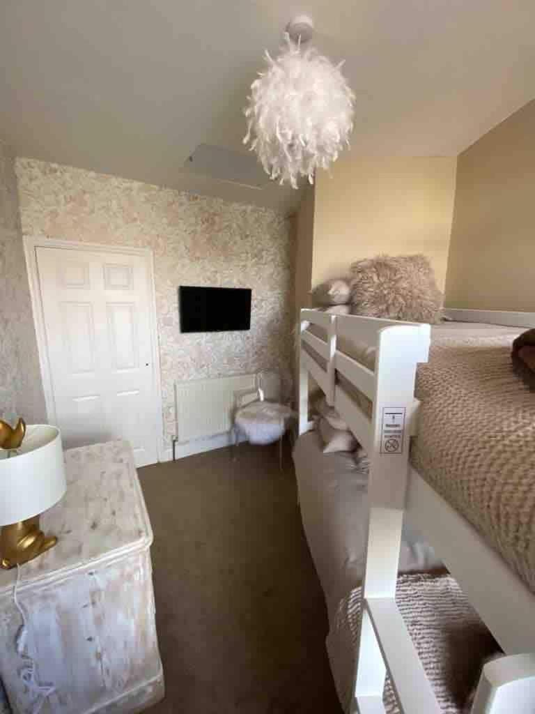 Ocean Hot Tub - Sleeps 11 Holiday home Blackpool
