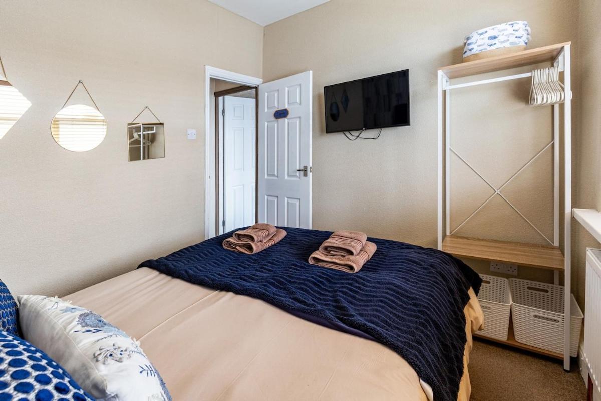 Ocean Hot Tub - Sleeps 11 Holiday home Blackpool