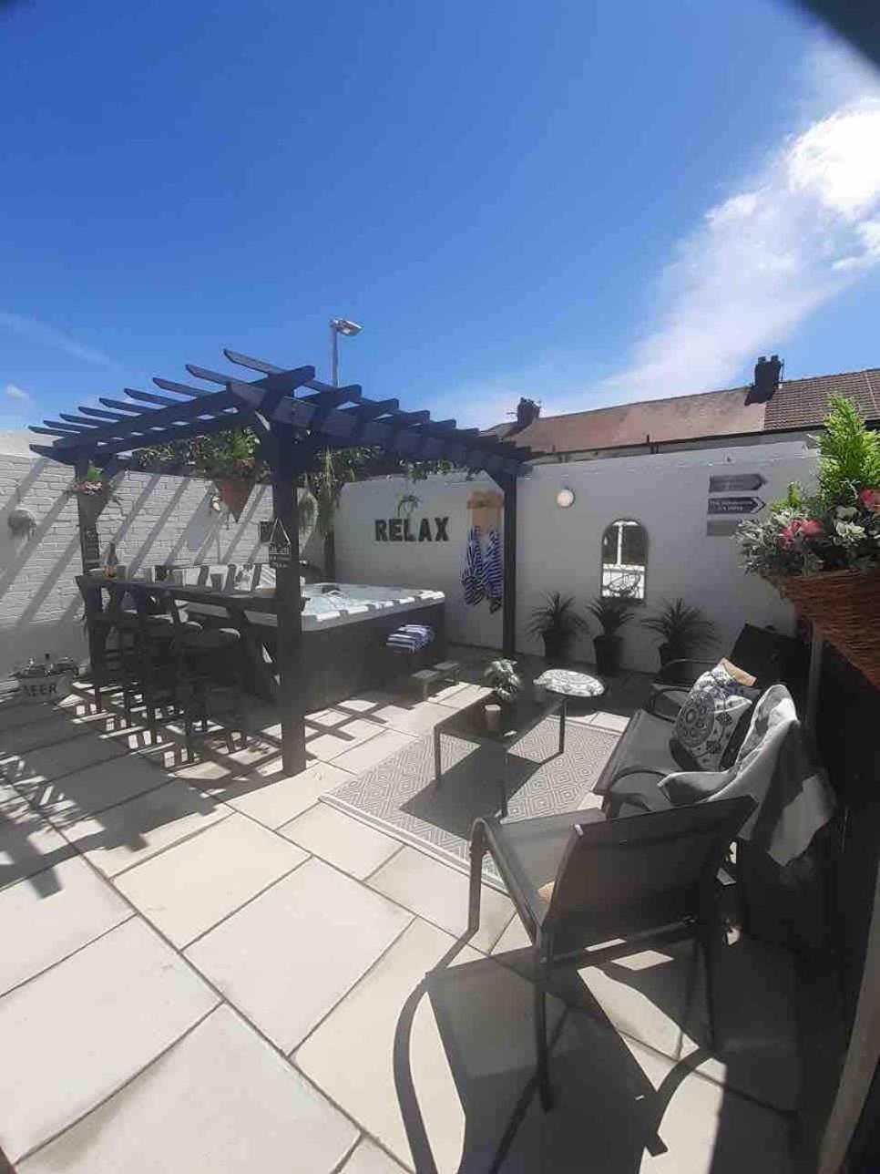 Ocean Hot Tub - Sleeps 11 Blackpool