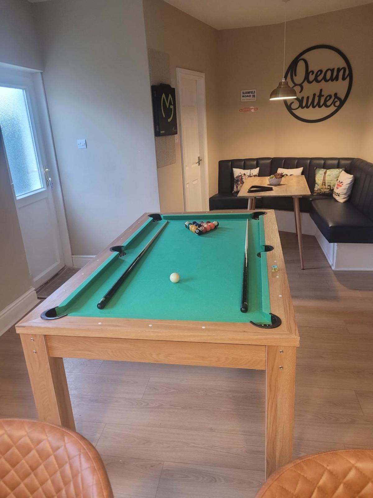Ocean Hot Tub - Sleeps 11 Holiday home Blackpool