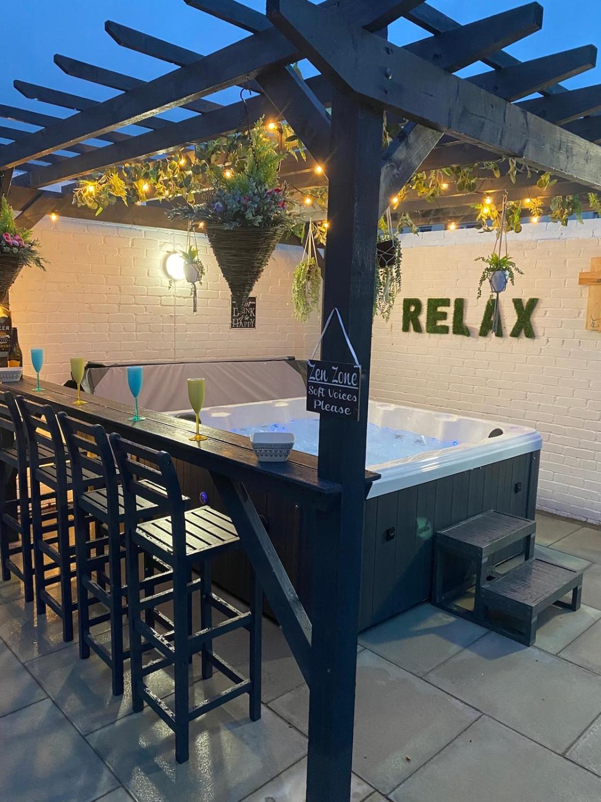 Holiday home Ocean Hot Tub - Sleeps 11 *
