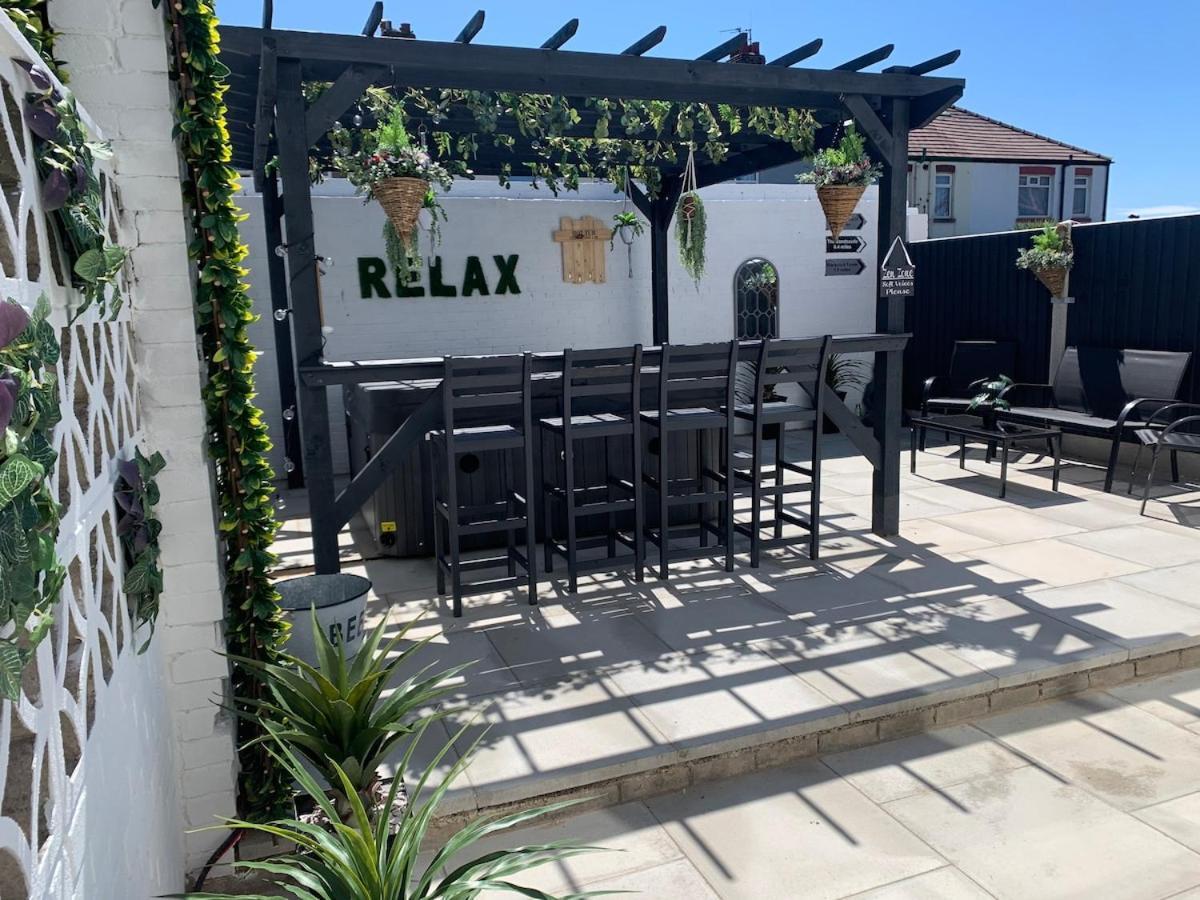Ocean Hot Tub - Sleeps 11 Holiday home