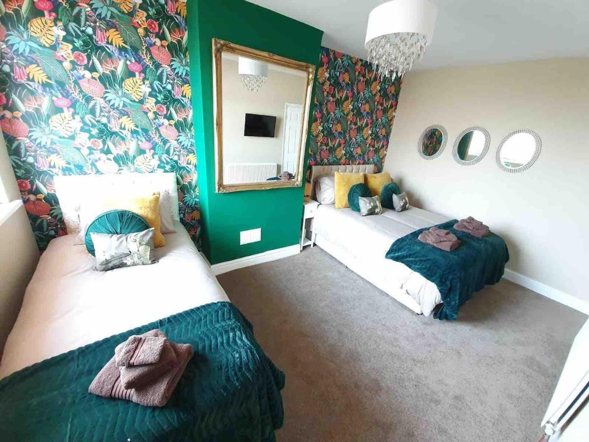 Holiday home Ocean Hot Tub - Sleeps 11 *