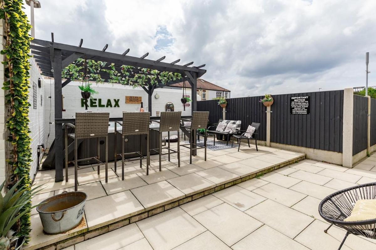 Ocean Hot Tub - Sleeps 11 Blackpool