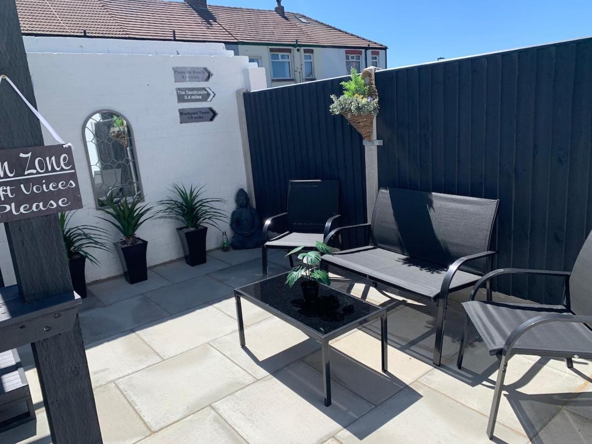 Ocean Hot Tub - Sleeps 11 Holiday home Blackpool